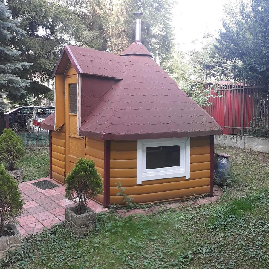Maxim Pokoje Goscinne Iwonicz-Zdrój Esterno foto